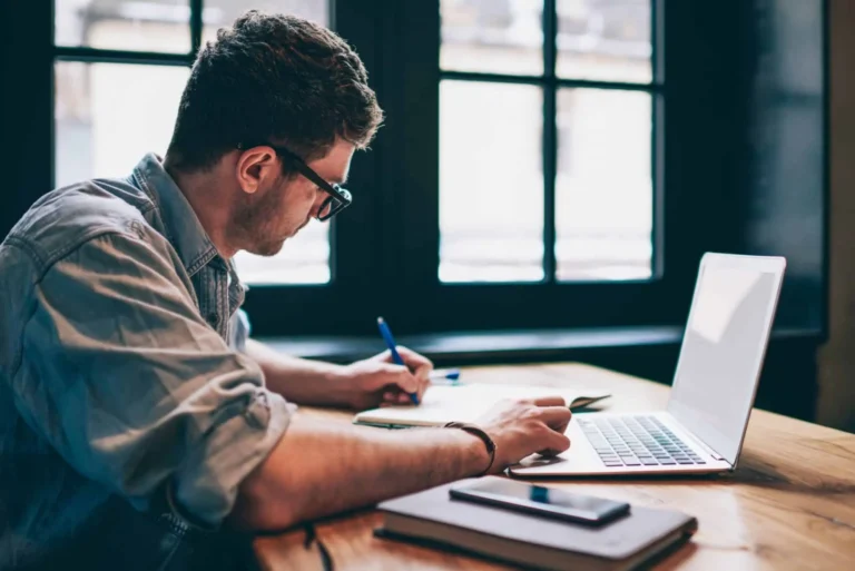 Why You Need to Write for “Readers” Who Don’t Actually Read Article Image