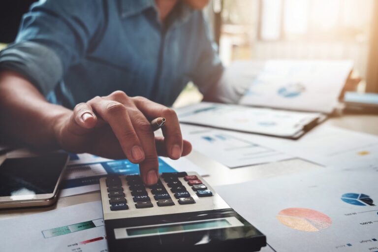 How to Build a Digital Marketing Strategy on a Small Budget in a Competitive Market Article Image